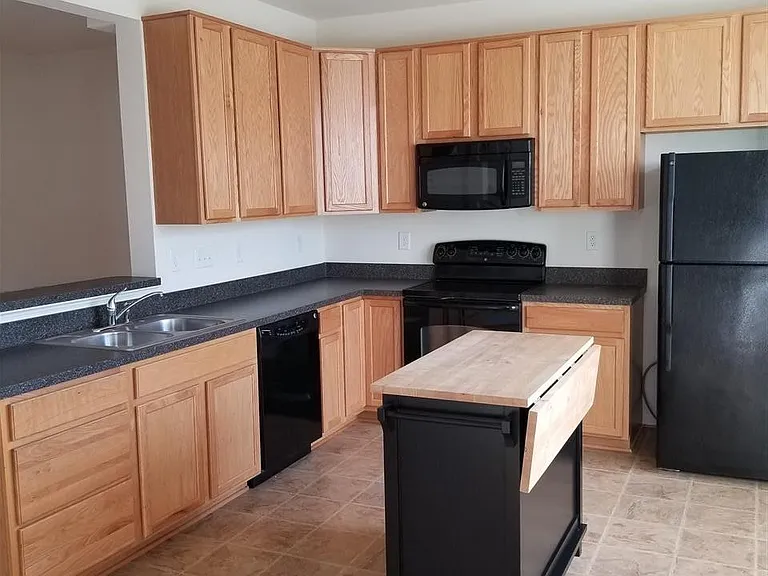 2442 Abington Dr — Photo 4