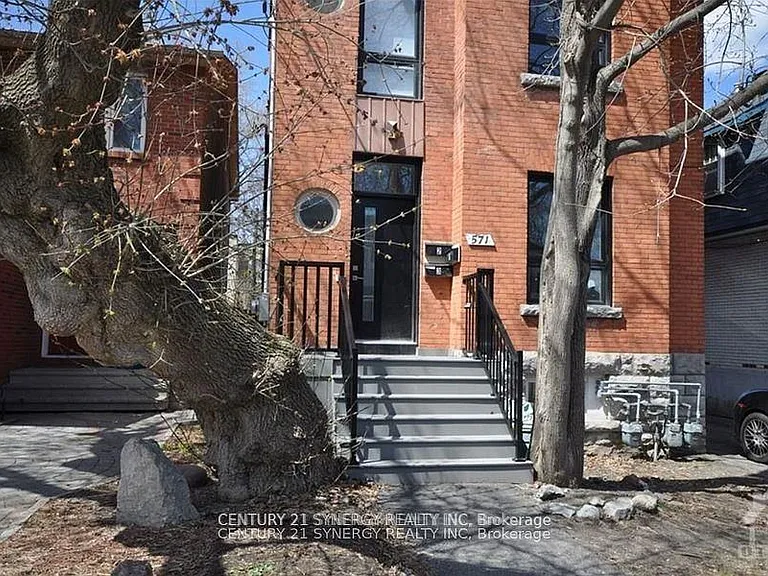 571 McLeod St #1A — Photo 2