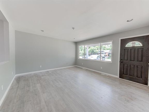 2nd image of 1500 Reale Ave