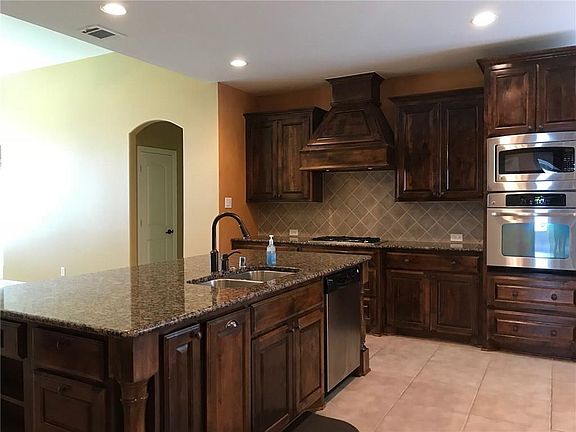 5th image of 2317 Emerald Lake Ln