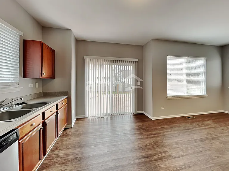 2456 Hanbury Ln — Photo 4