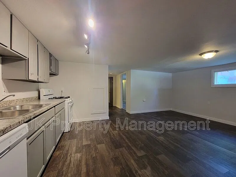 2 bed, 1.0 bath, 580 sqft, $825 — Photo 4