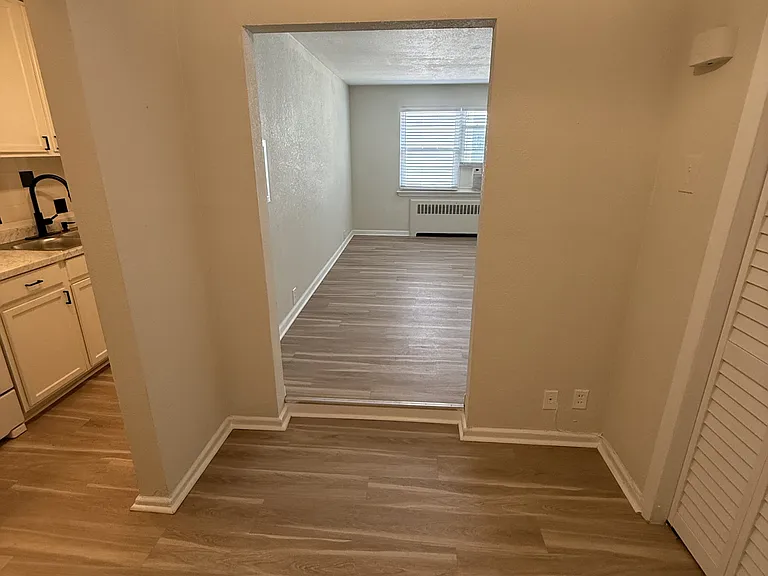 Princess Anne Rd W, 721 - B — Photo 3