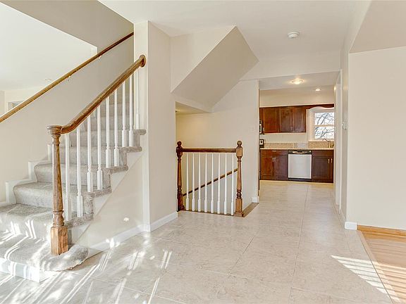 3rd image of 12385 Creekhaven Dr