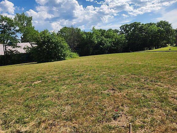 4th image of 12 Whippoorwill Ave #12