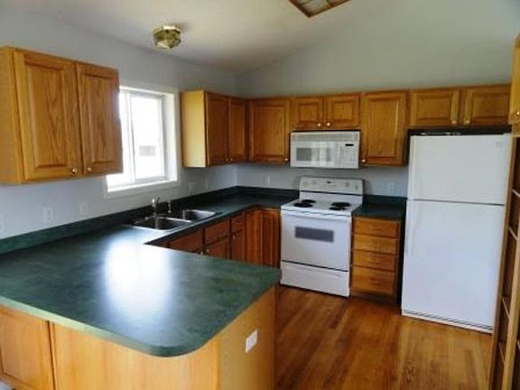 4th image of 3253 200th St W
