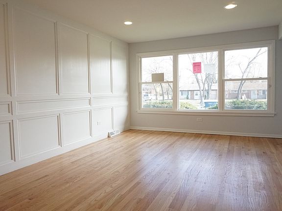 3rd image of 1352 Burnham Ave