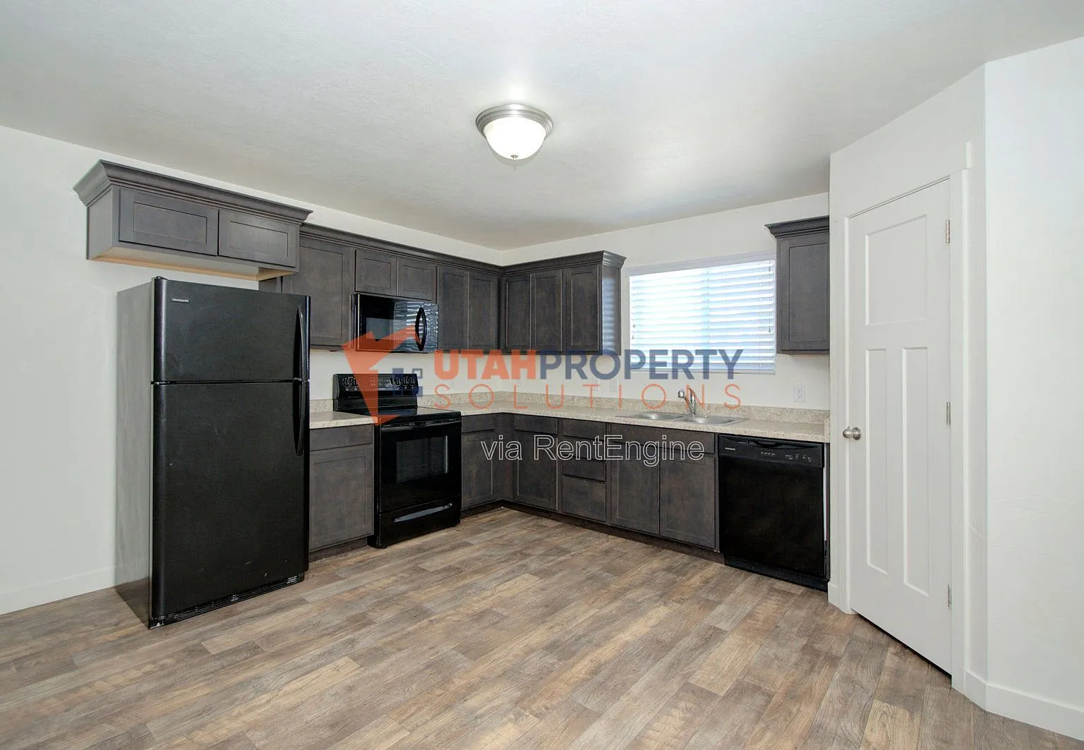 3 bed, 2.5 bath, $1,595 — Photo 4