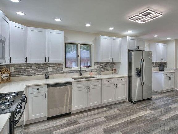 3rd image of 2956 Joann St