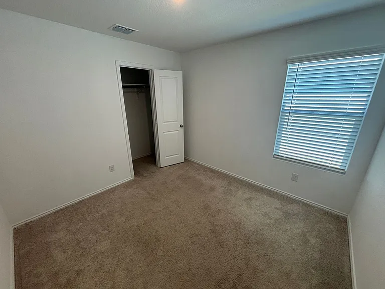206 Sunflower St — Photo 15