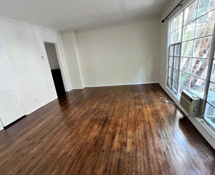 1st image of 6542 Franklin Ave