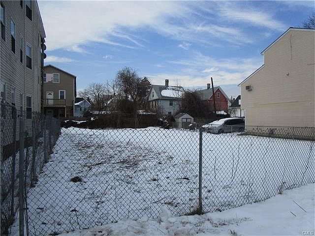 2nd image of 33 6th St