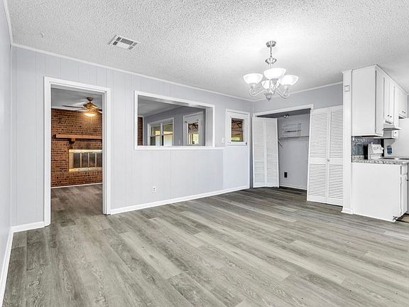 3rd image of 3962 Fairfield Dr