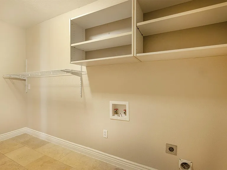 2098 Harland Dr — Photo 18