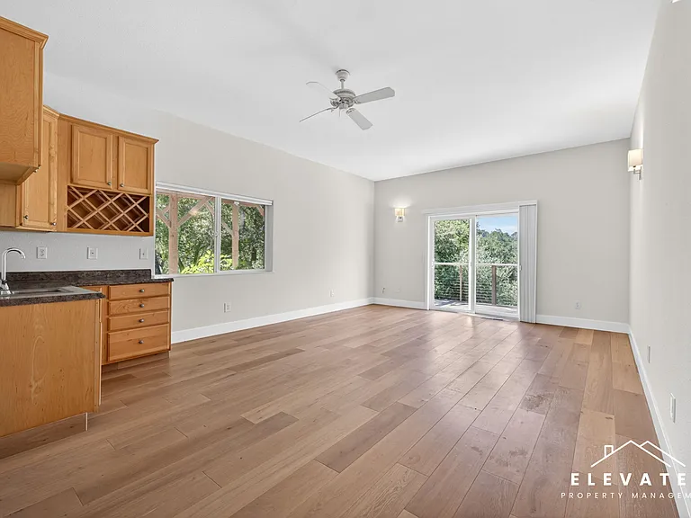 9400 Chalk Hill Rd — Photo 35