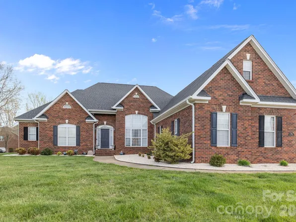 7407 Balintoy Ln, Matthews, NC 28104