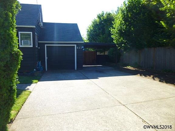 2nd image of 627 Hawthorne Ave NE