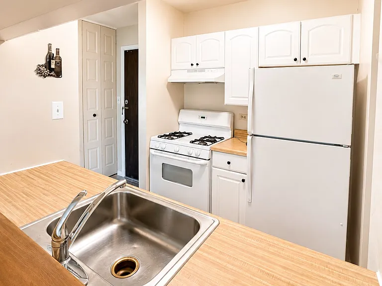 1 Oak Creek Dr #1302 — Photo 6