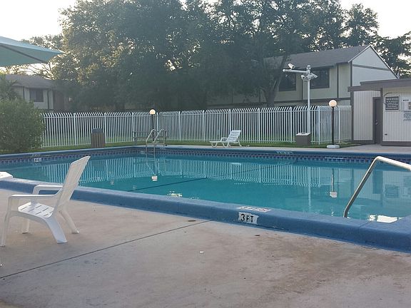 3rd image of 21039 NE 5th Ct