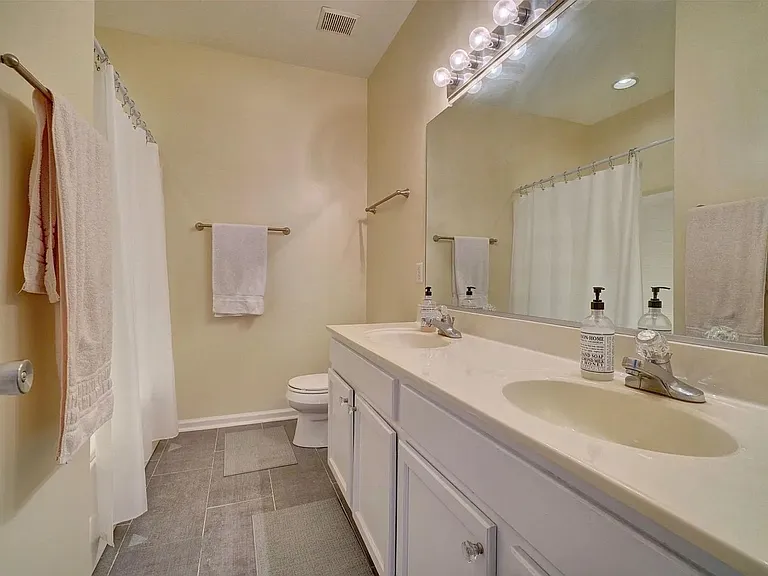 2230 Livingston St — Photo 12