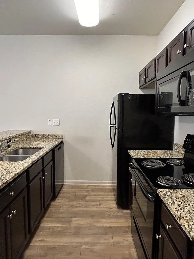 1 bed, 1.0 bath, $725 — Photo 4