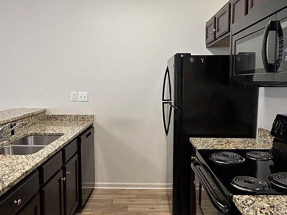 4th image of 707 S Three Notch St #213
