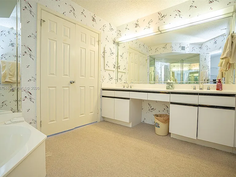 3530 Mystic Pointe Dr #1401 — Photo 38