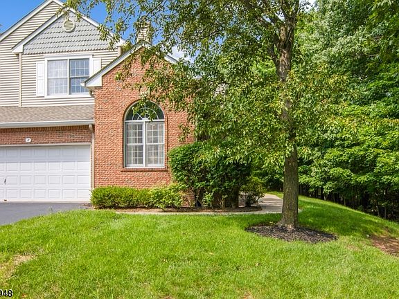 3rd image of 8 Clements Ct