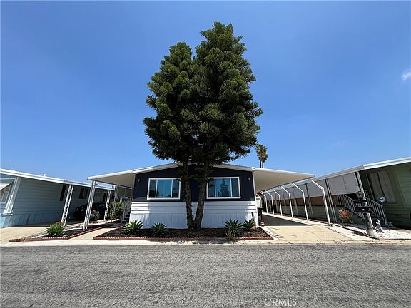 3rd image of 3945 Bradford St Space 49