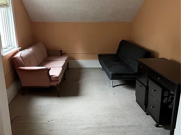 4th image of 187 Arthur St N #B