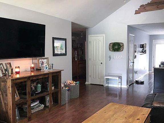2nd image of 108 Geneva Ct