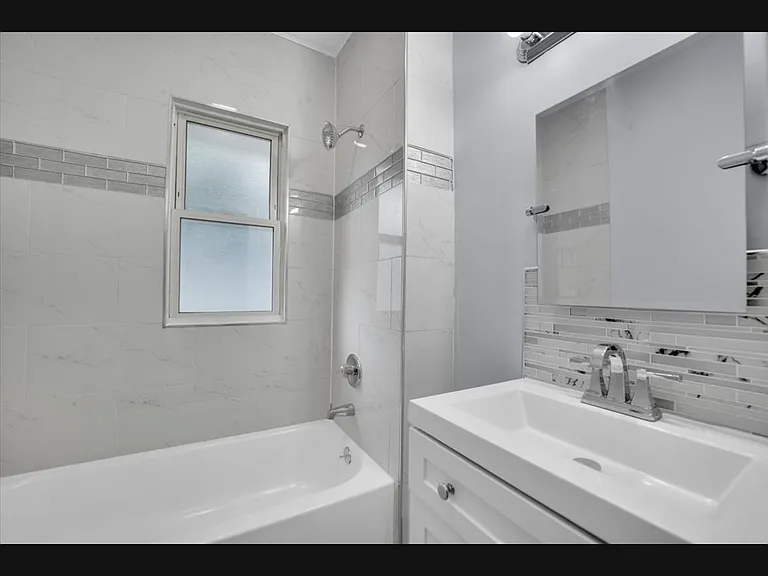 305 S Lewis Ave — Photo 11