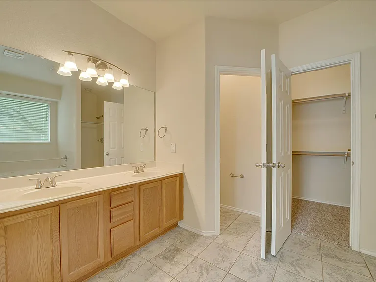 121 Park Ln — Photo 20