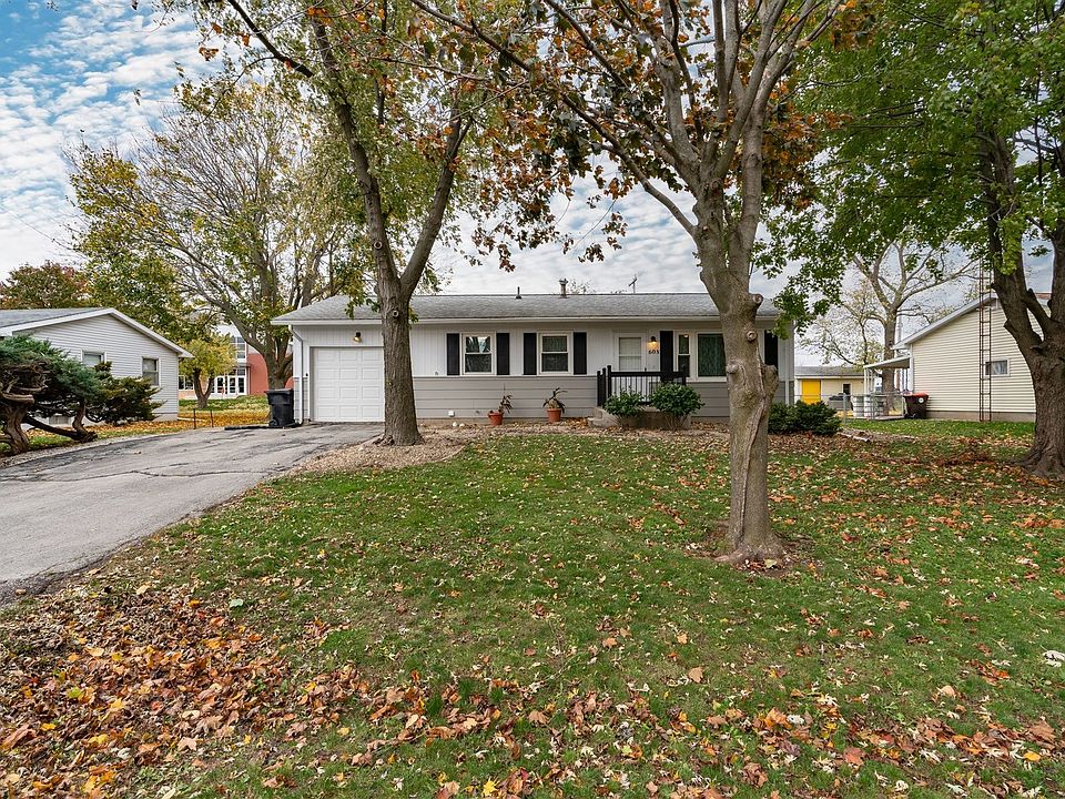 608 Meadow Ln, Le Roy, IL 61752 Zillow