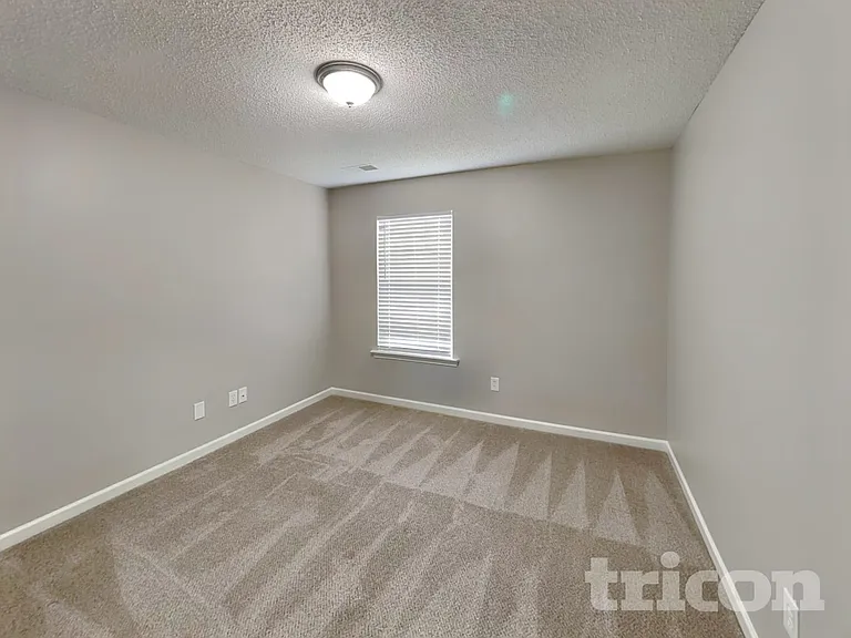 2208 Ballingarry Dr — Photo 15