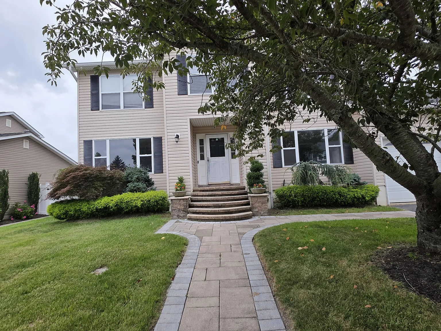 5 bed, 3.5 bath, 2384 sqft, $4,275 — Photo 4
