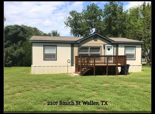 2107 Smith St, Waller, TX 77484