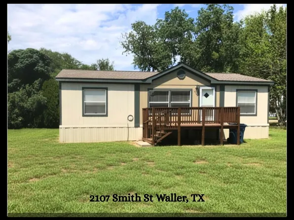 2107 Smith St, Waller, TX 77484