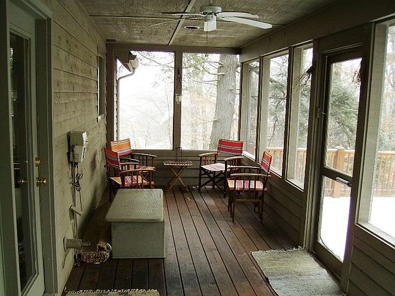 3rd image of 90 Woods Ln