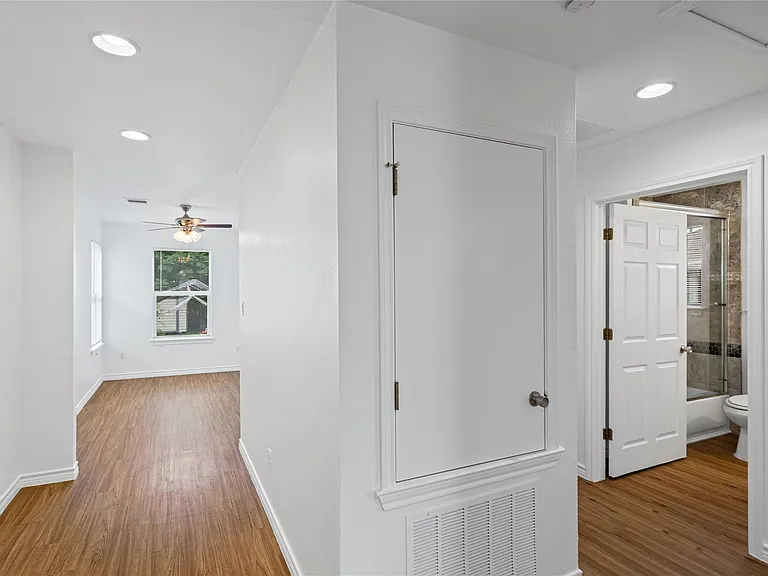 1611 E 13th St #B — Photo 8