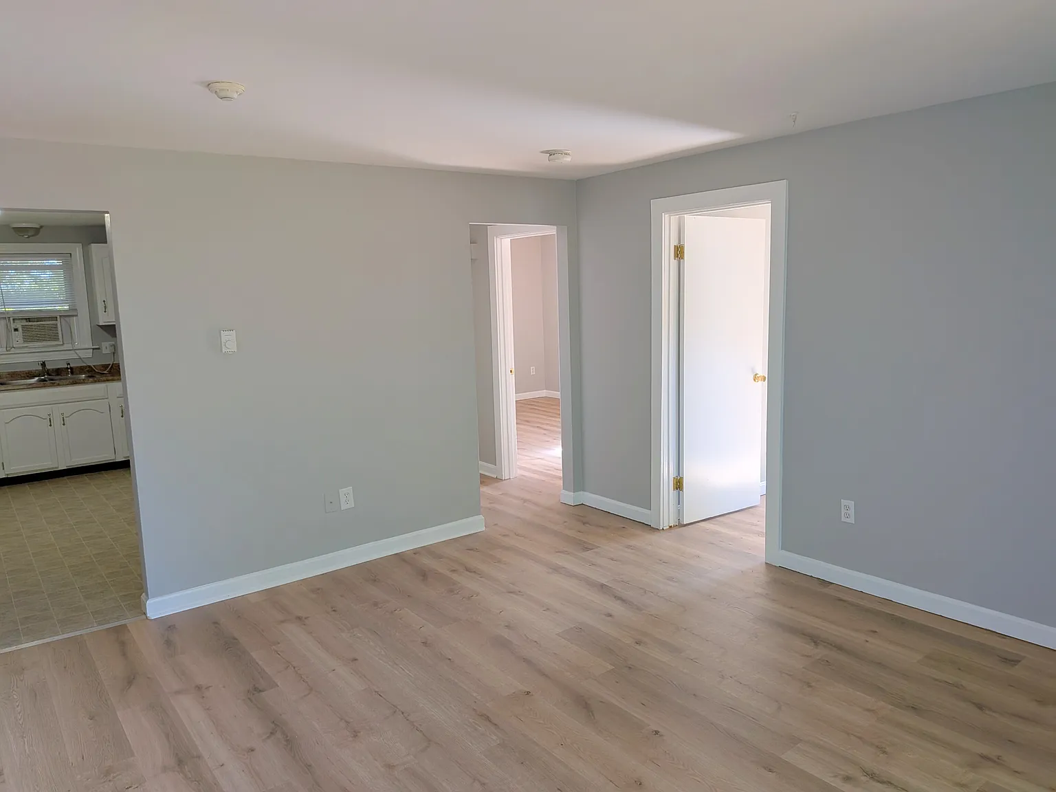 2 bed, 850 sqft, $1,800 — Photo 2