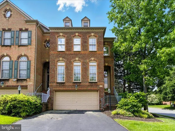 12490 Rose Path Cir, Fairfax, VA 22033