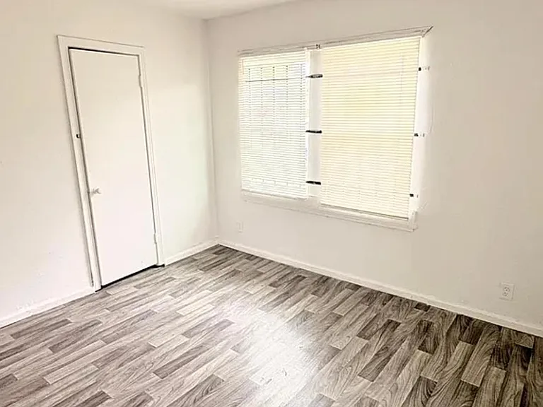 335 Delaware St — Photo 11