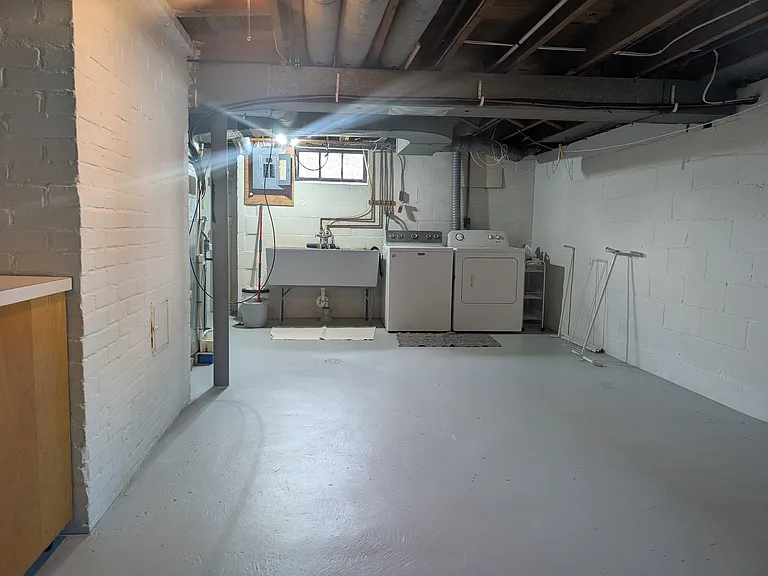 Basement / Washer & Dryer
