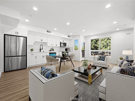 4th image of 6704 1/2 Kester Ave #6704