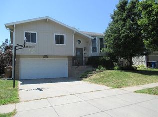1815 Independence Cir, Lincoln, NE 68521