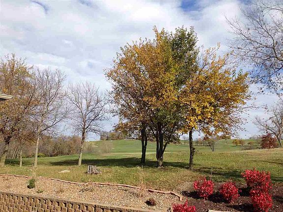 3rd image of 806 Raymond Dr