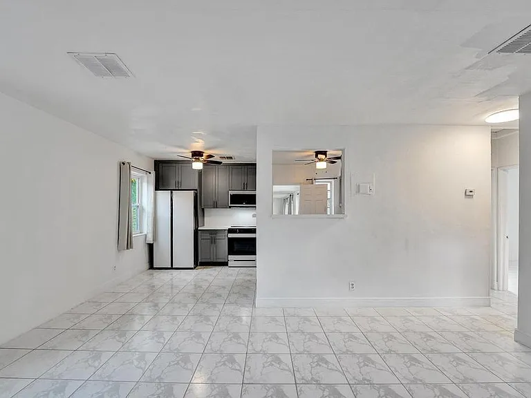 1836 SW 9th Ave — Photo 3