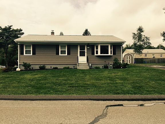 3rd image of 10 Regina Dr