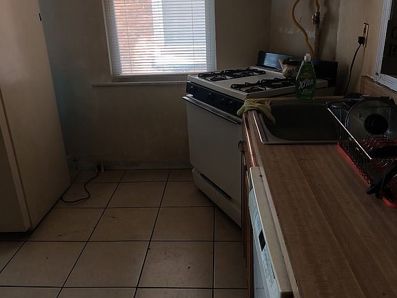 3rd image of 1615 N Ellamont St